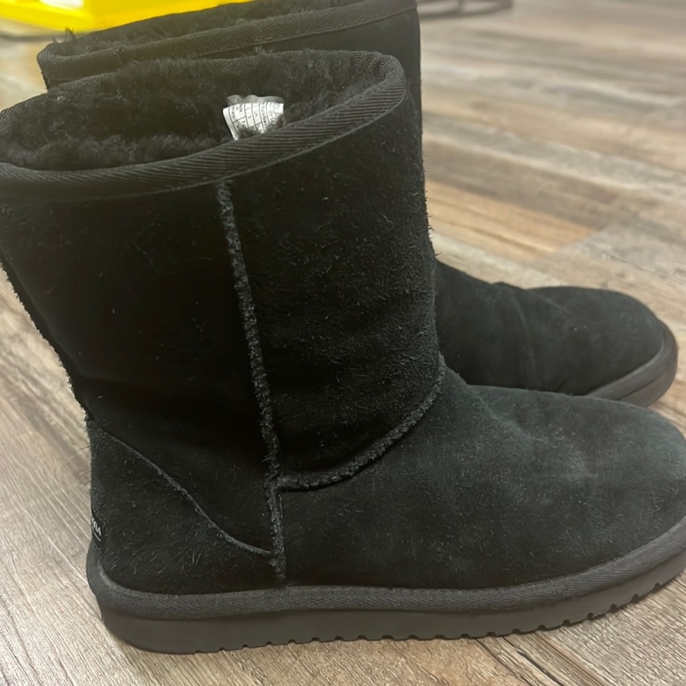 Koolaburra black uggs